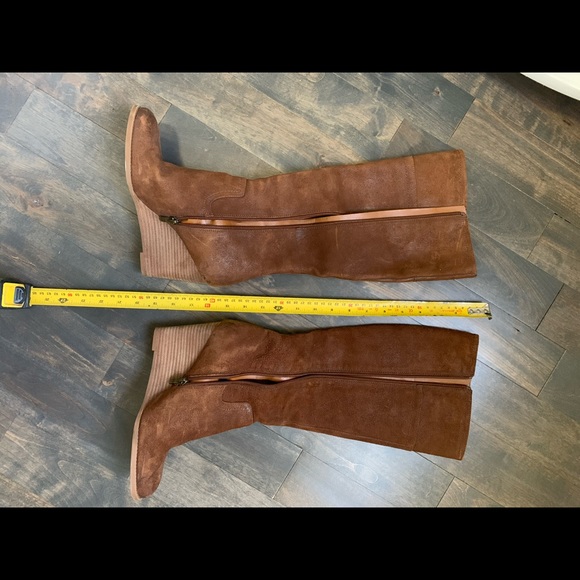 Tan long boots - Picture 4 of 8